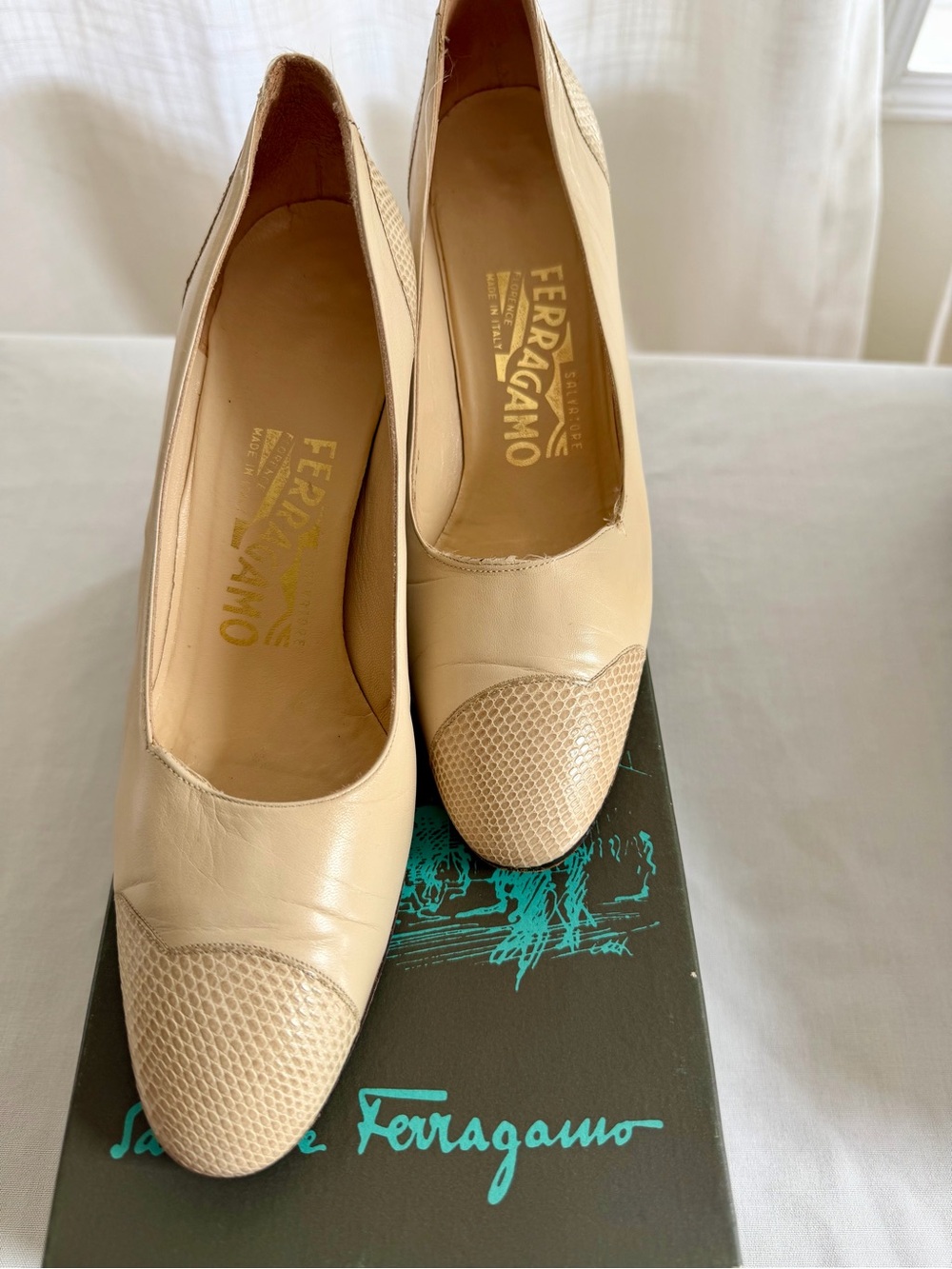 Vintage Salvatore Ferragamo Nude Beige Leather Cap-Toe Pumps Size 7